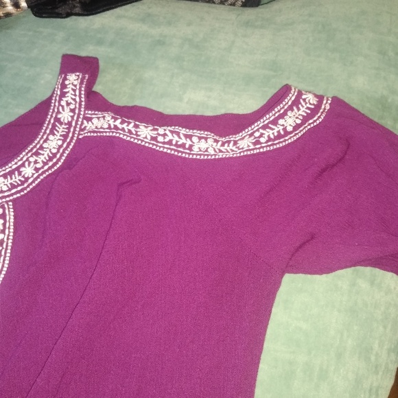 Time and Tru dress with cold shoulders - Picture 2 of 3